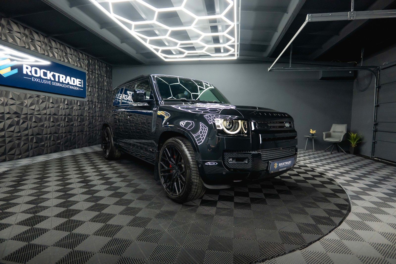 Fahrzeugabbildung Land Rover Defender 110 X-Dynamic Black Style Pack 4x4