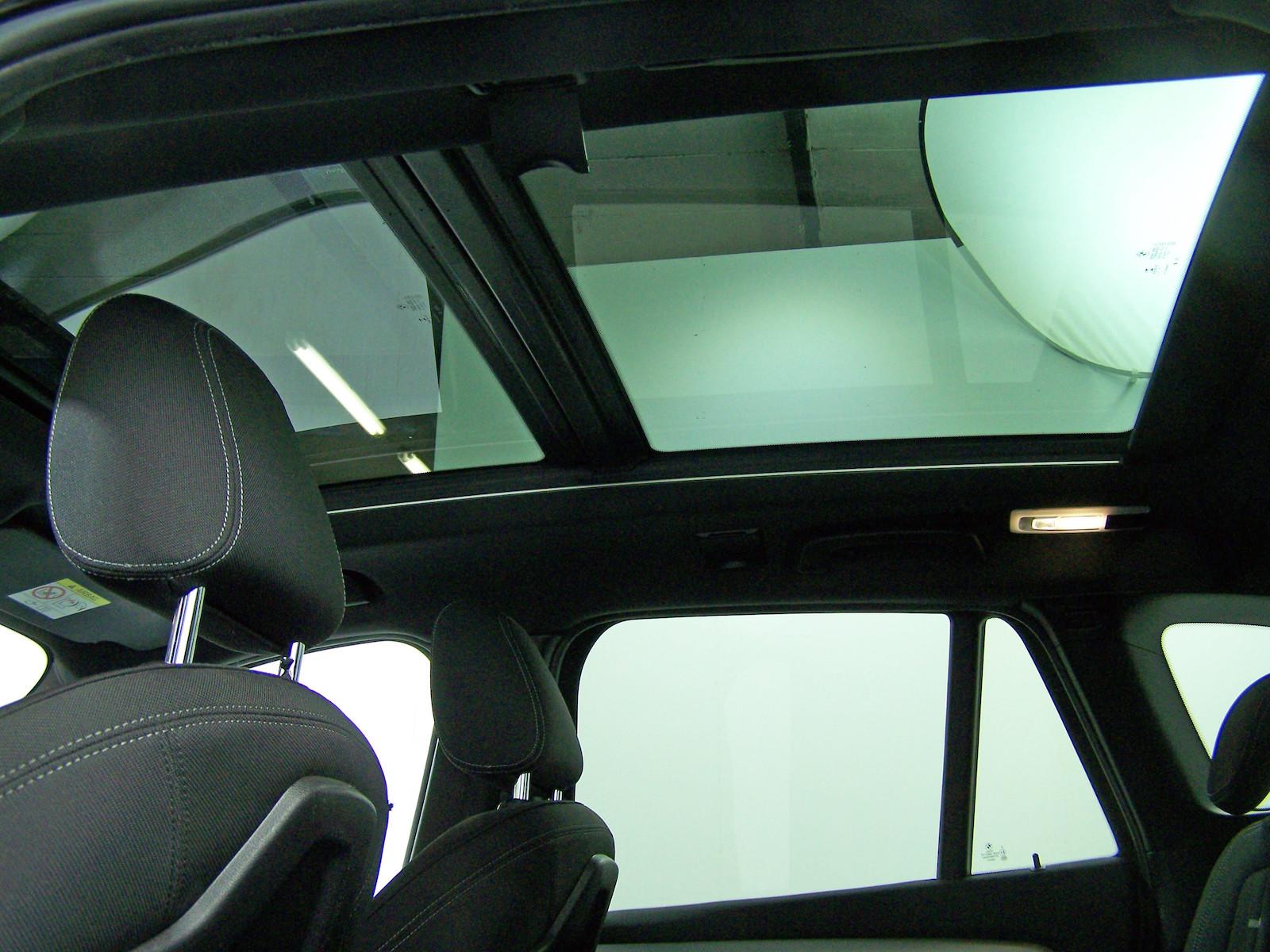 BMW X1 xDrive 20 i Advantage AUTOM PANOR+R19+LED+NAV