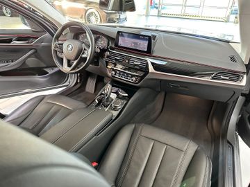 Fahrzeugabbildung BMW 540i xD DAB Alarm 360°H/K HUD 20" LiveCockpitPro