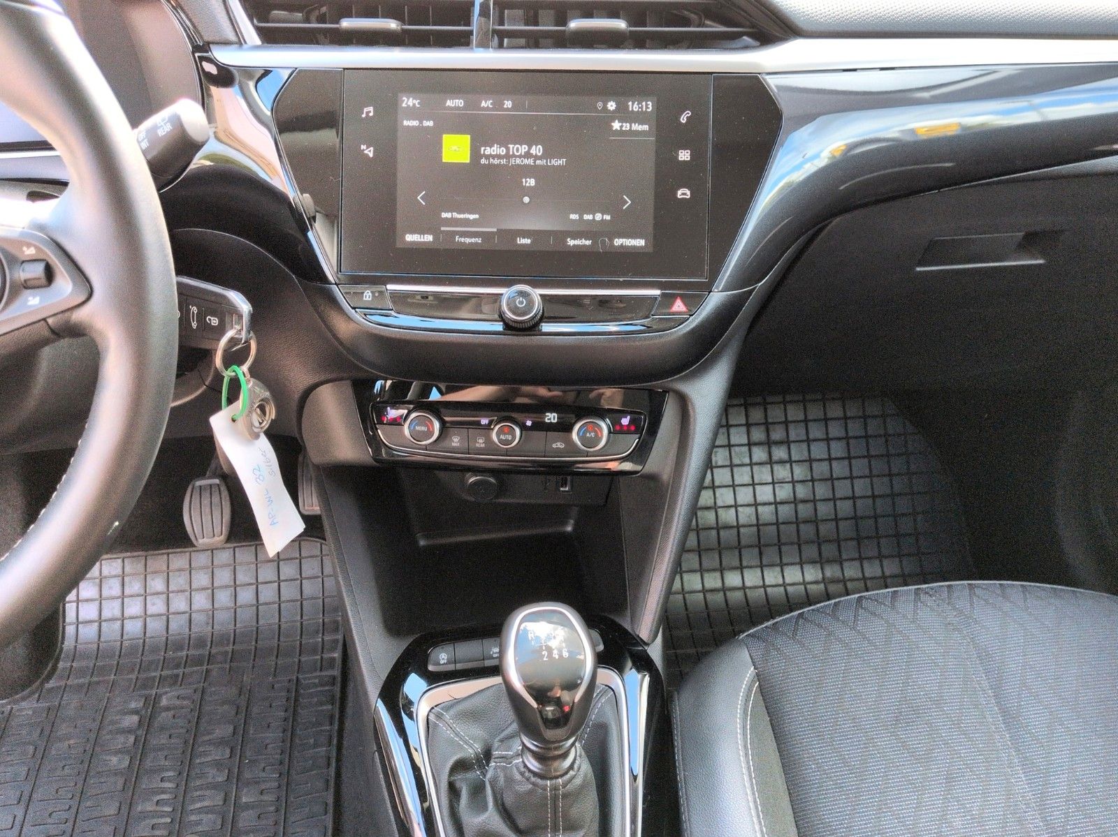 Fahrzeugabbildung Opel Corsa 1.2T Elegance - Kamera h, Sitz-, Lenkradhz