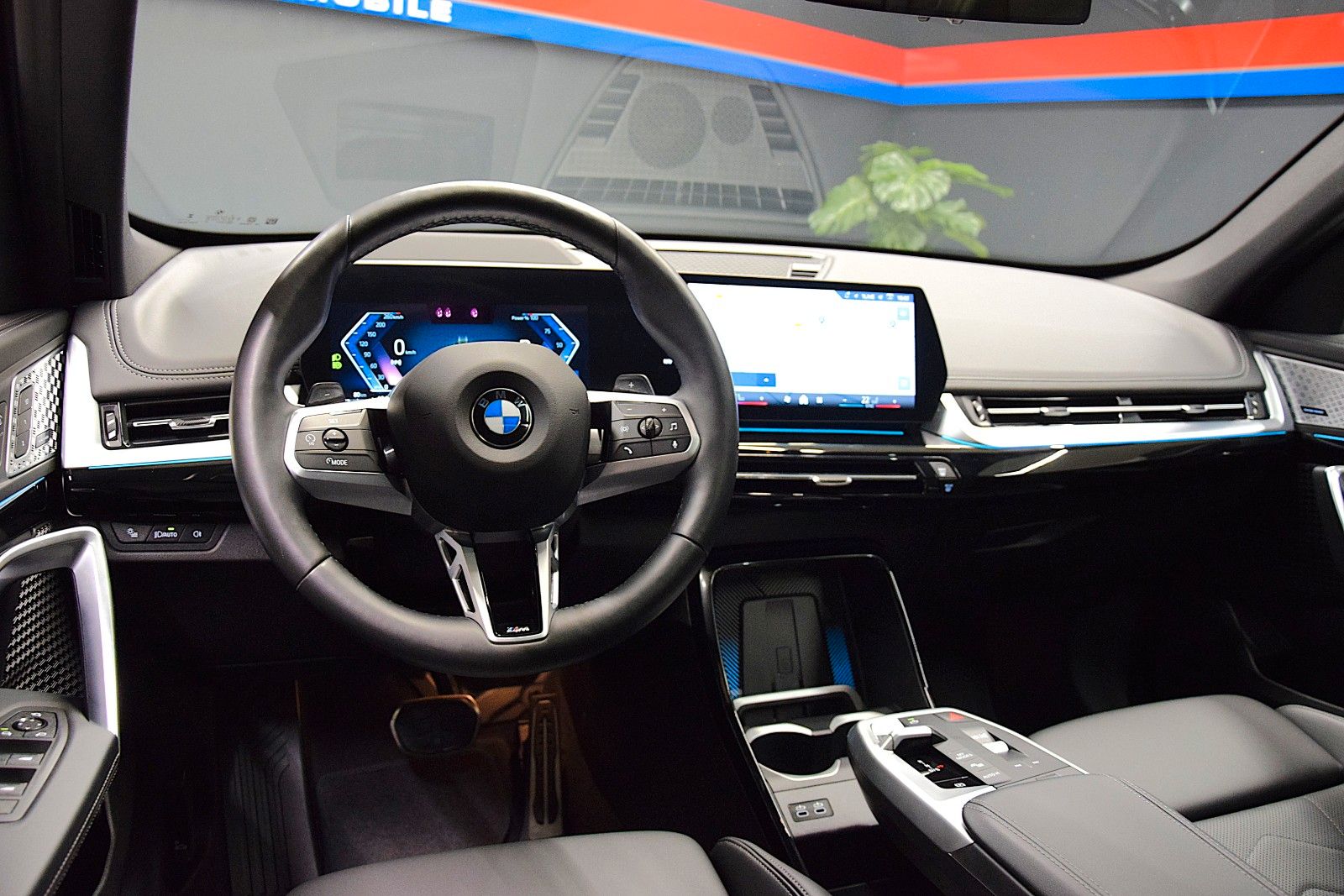 Fahrzeugabbildung BMW X1 sDrive 20 i M Sport Pano ACC HuD Memory H&k