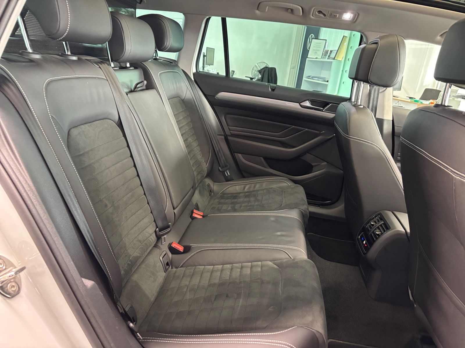 Volkswagen Passat Variant - Bild 12