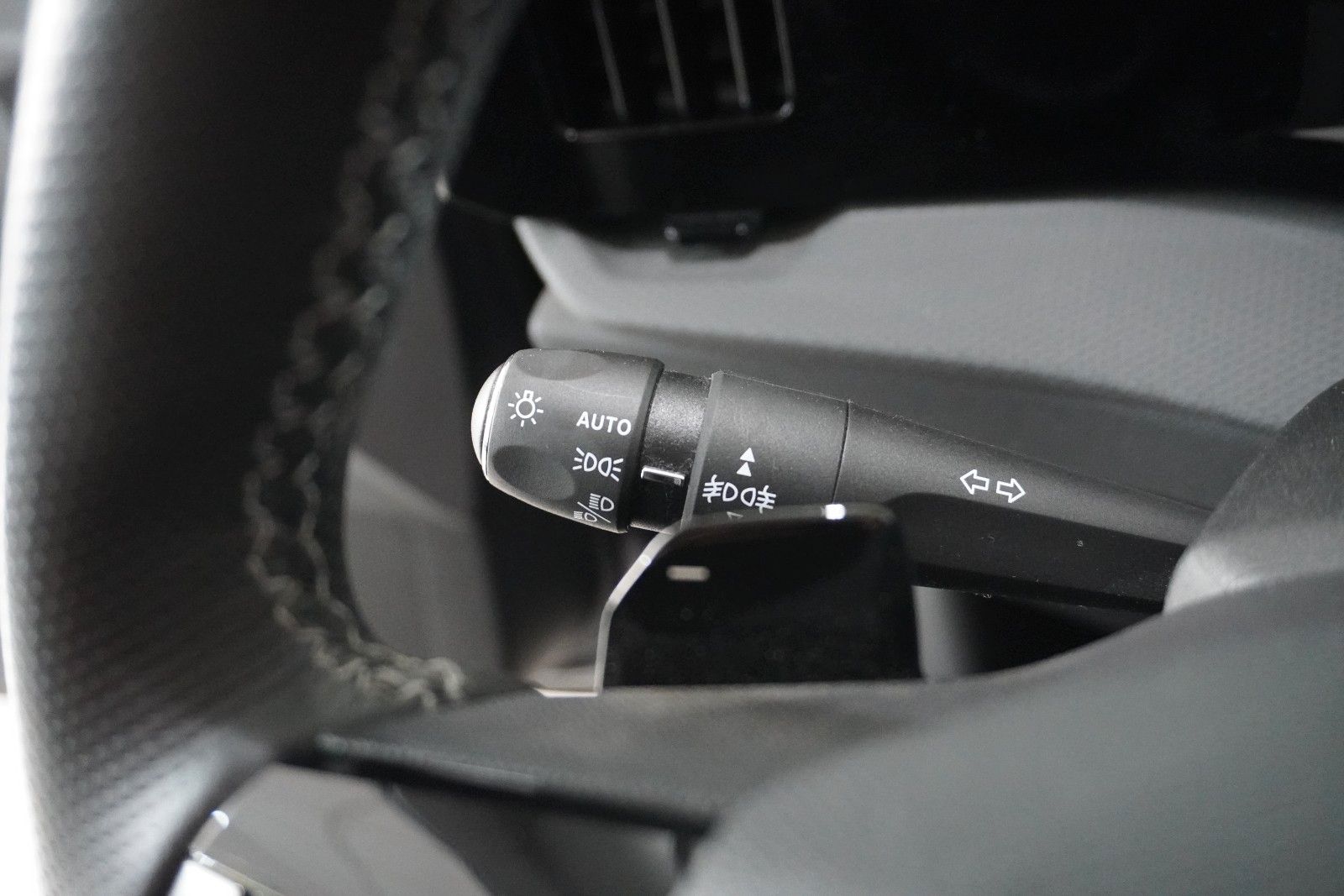 Fahrzeugabbildung Opel Astra L Lim. 1.6 HYBRID EDITION NAVI/KAMERA/AHK