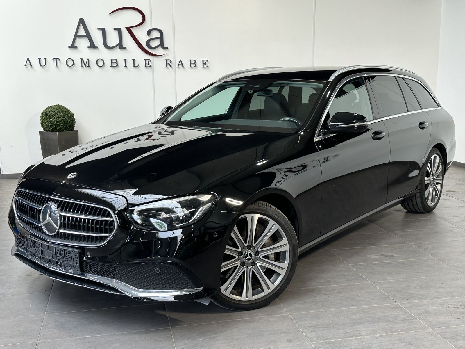 Fahrzeugabbildung Mercedes-Benz E 400d T Avantgarde 4Matic NAV+LED+KAM+19ZO+1HD