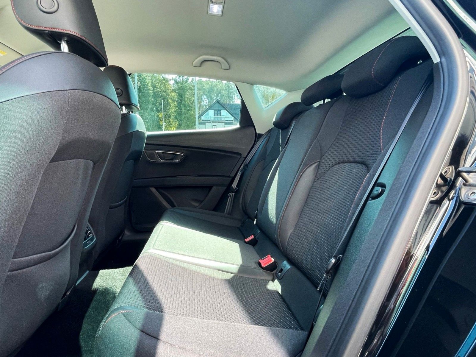 Fahrzeugabbildung SEAT Leon 2.0TDI FR DSG KLIMAAUT LEDER NAVI LED 2.Hd