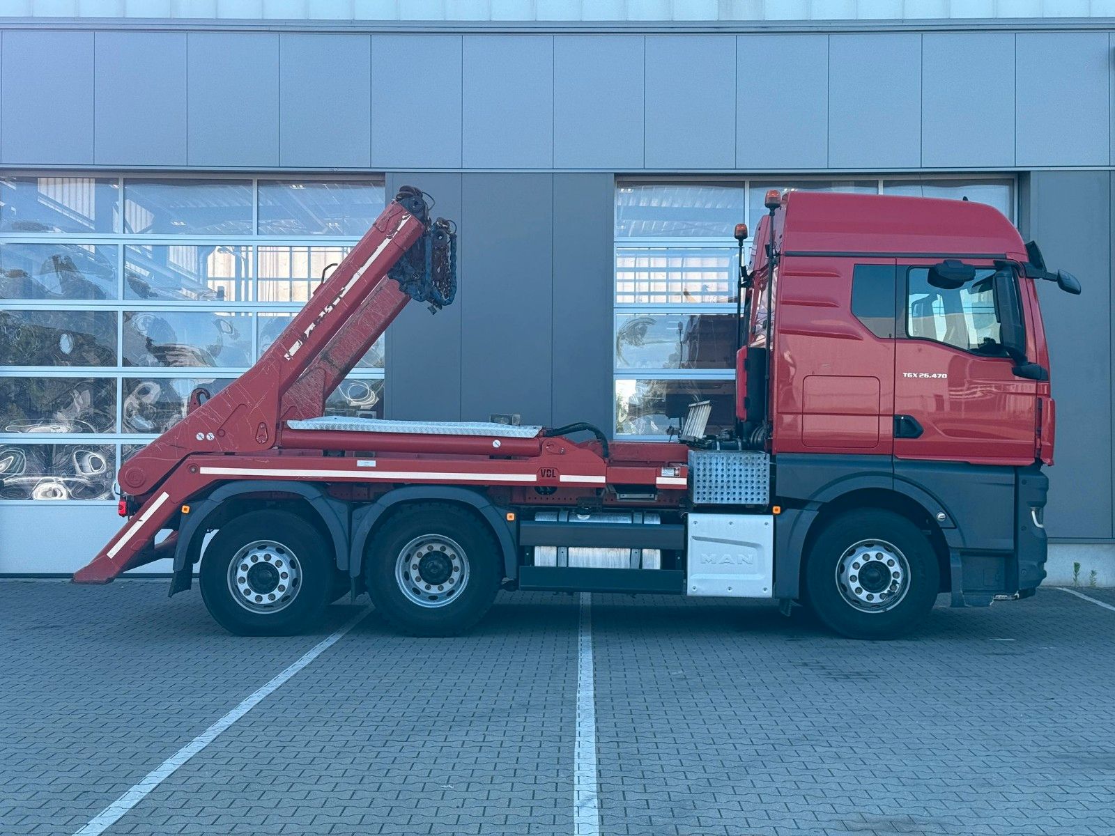 Fahrzeugabbildung MAN TGX 26.470 6x2-4 BL VDL P-18 Absetzkipper Funk.