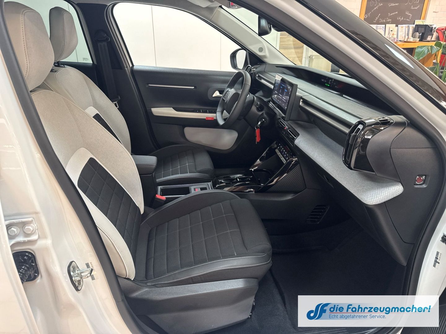 Fahrzeugabbildung Citroën C3 E 113 MAX HUD Navi Soundsystem LED Apple CarP