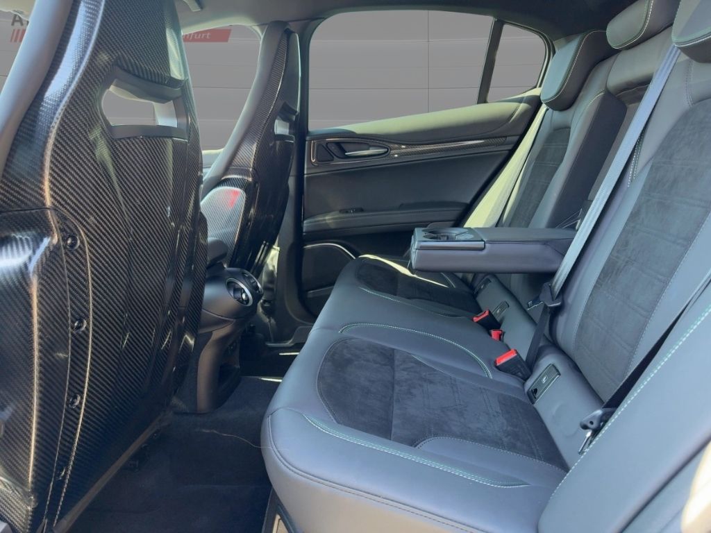 Fahrzeugabbildung Alfa Romeo Stelvio Quadrifoglio