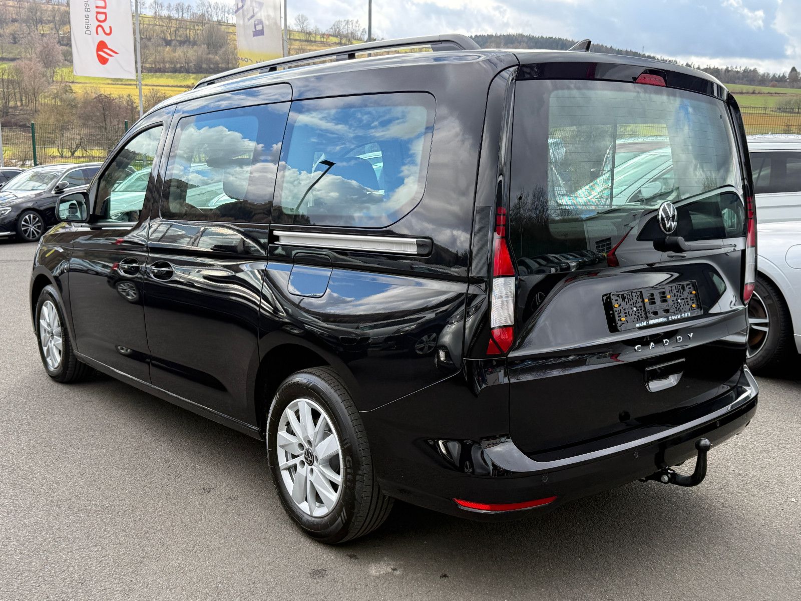 Fahrzeugabbildung Volkswagen Caddy Life Maxi TSI DSG ACC AHK LED Kamera Sthz