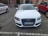 Audi A4 B8 2.0 TDI 2010 - Audi A4 aus 2010 mit Diesel-Antrieb: Limousine