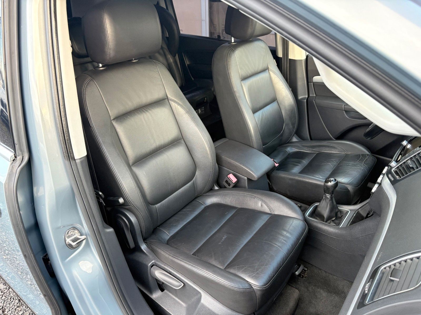 Fahrzeugabbildung Volkswagen Sharan HIGHLINE 7-SITZER Navi Leder Kamera SPORT