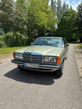 Mercedes-Benz Mercedes Benz 230CE Coupé / 123 Oldtimer - Mercedes-Benz 230 mit Benzin-Antrieb: Coupé, Automatik, Ce