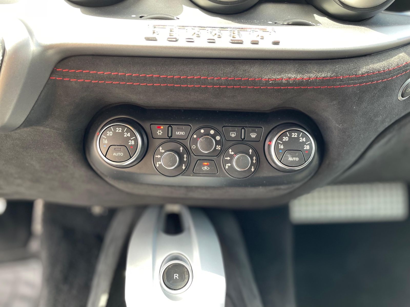 Fahrzeugabbildung Ferrari F12 Berlinetta Novitec |Carbon|LED Lenkrad|Navi|