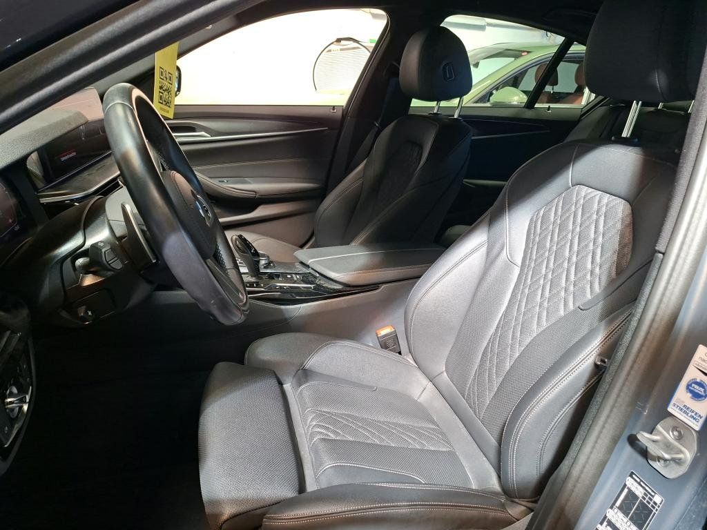 Fahrzeugabbildung BMW 530i M-Sport/INDIVIDUAL/HUD/360°KAMERA/H&K/