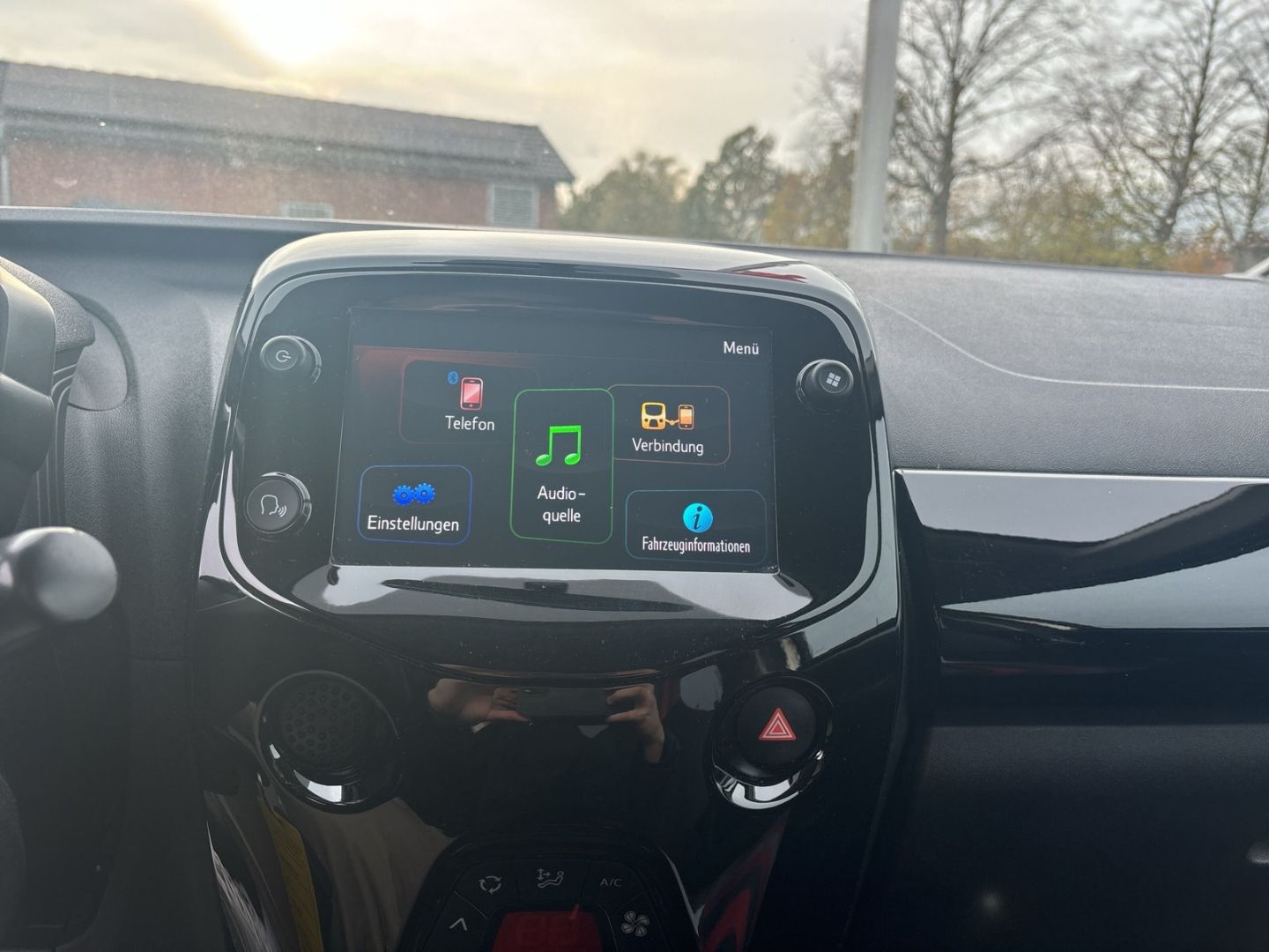 Fahrzeugabbildung Peugeot 108 TOP! VTi 72  El. Verdeck CarPlay SHZ