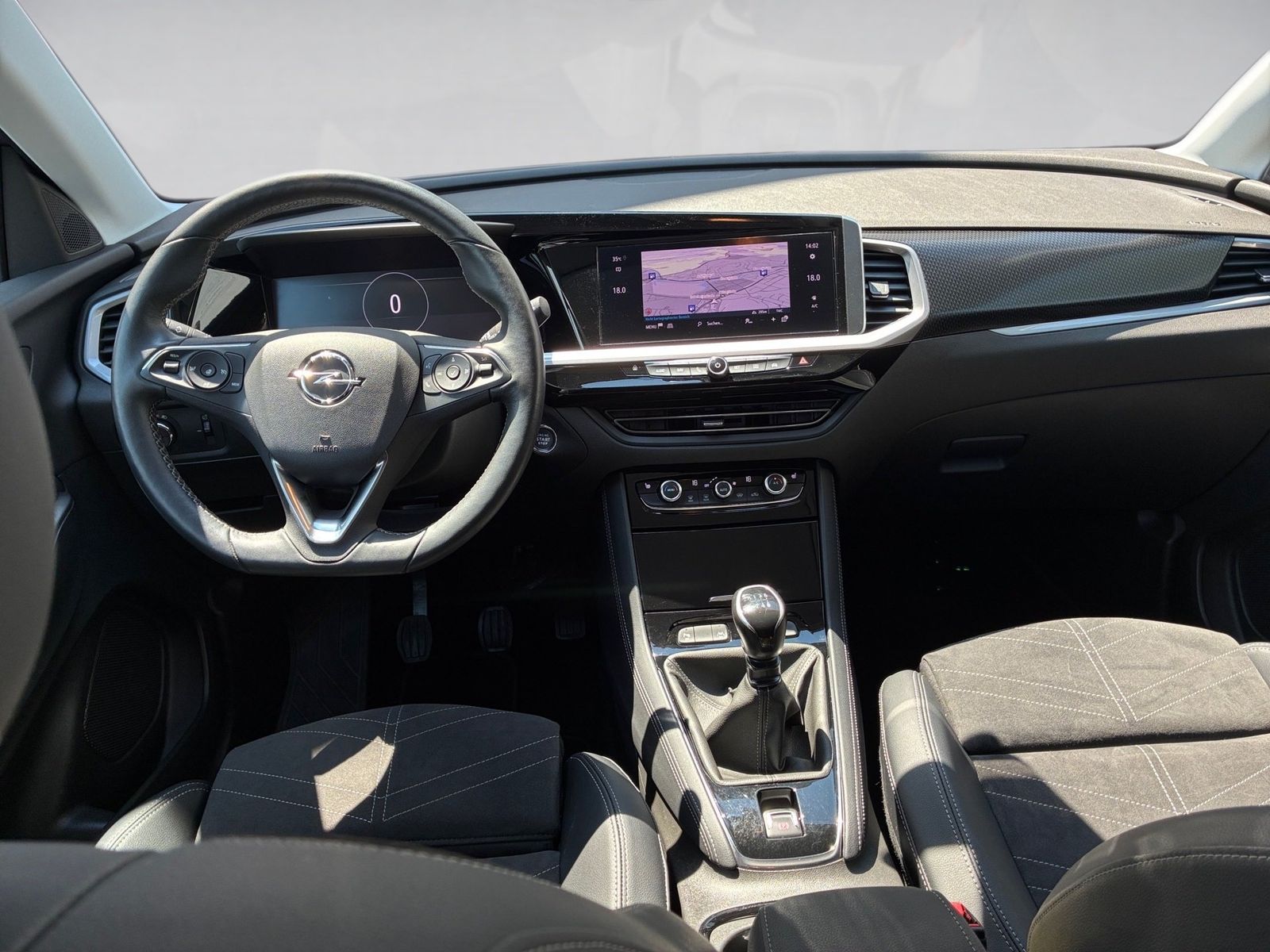 Fahrzeugabbildung Opel Grandland 1.2 Turbo Elegance 360,KlimaA,LED,Navi