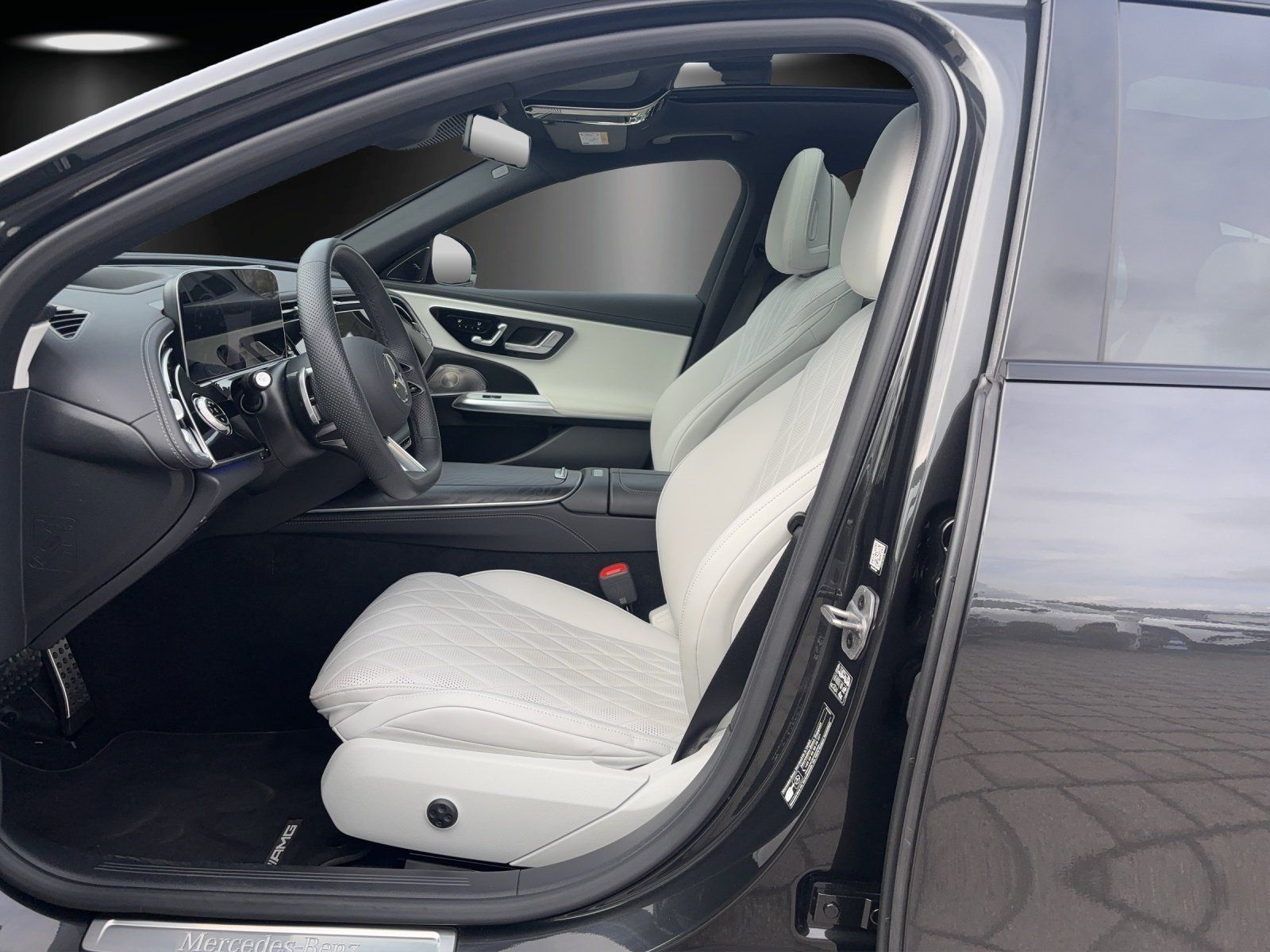 Fahrzeugabbildung Mercedes-Benz E300de 4M T AMG Prem+ AIRMATIC Hyper AHK Fahrasi