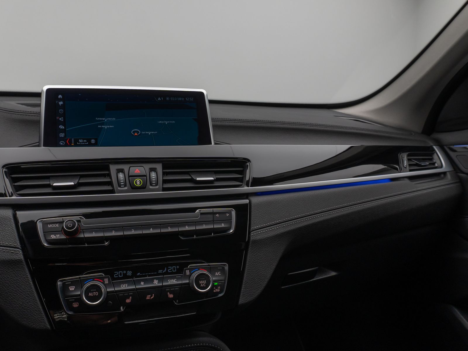 Fahrzeugabbildung BMW X1 sD20i SportLine Parkassistent Lordos DAB LED