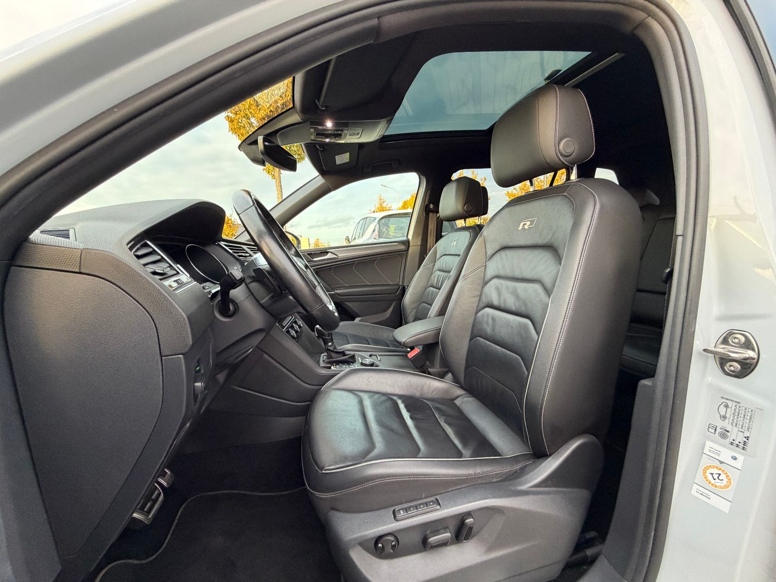 Fahrzeugabbildung Volkswagen Tiguan Allspace Highline 4Motion/R-LINE/PANO/LED