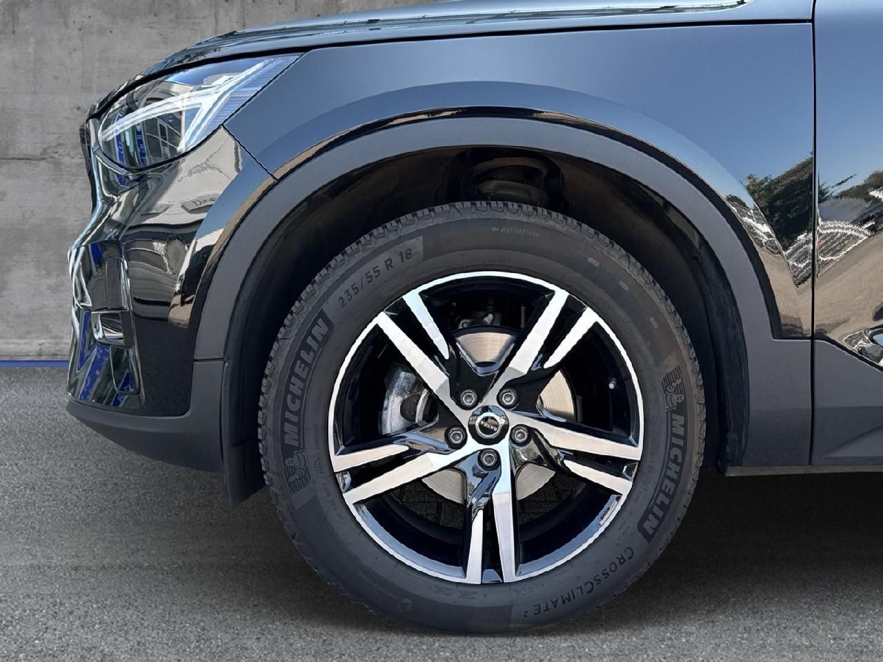 Fahrzeugabbildung Volvo XC40 T2 Plus Dark 2WD