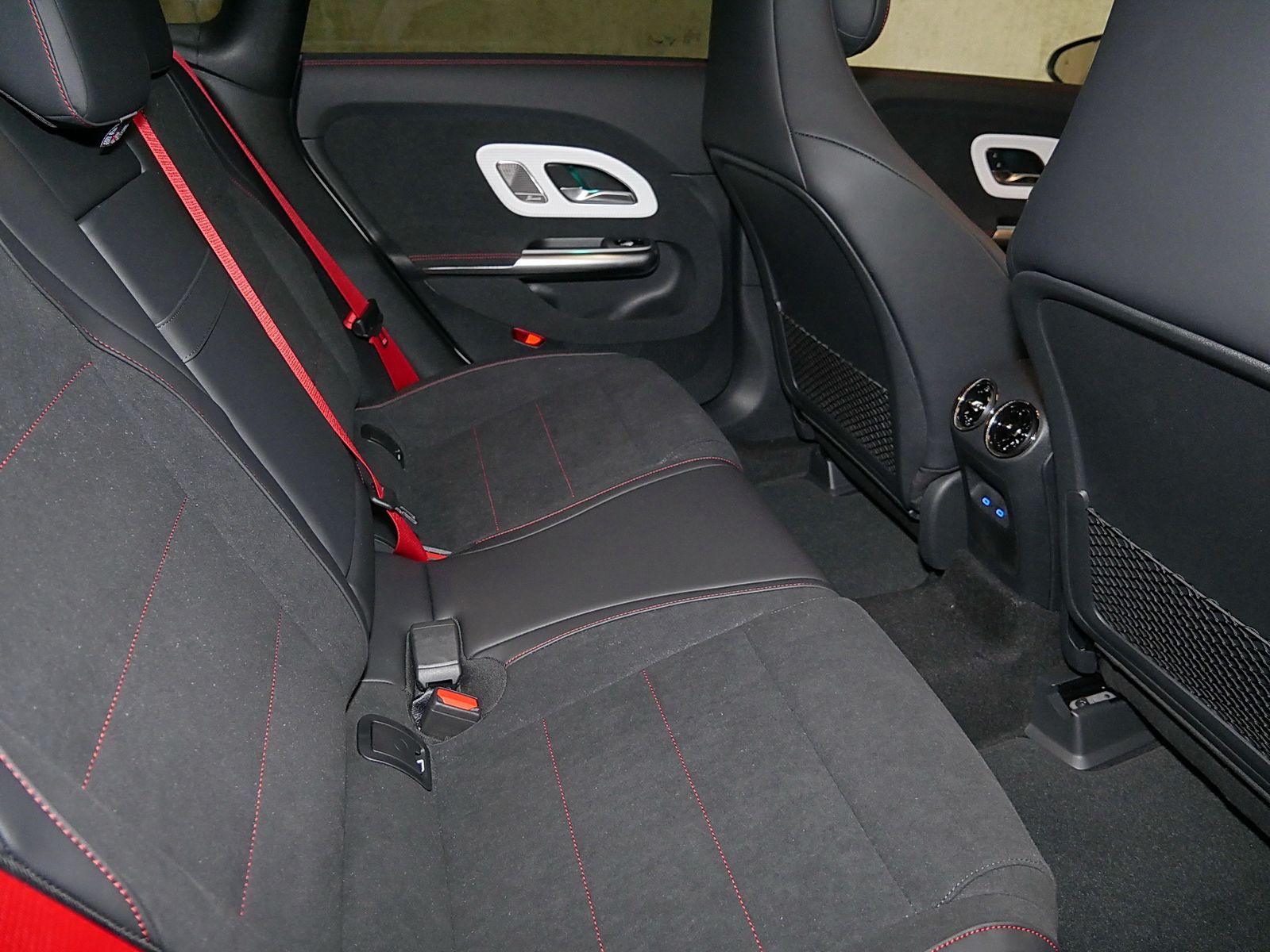 Mercedes-Benz CLA 220 4MATIC AMG neues Modell MBUX Superscreen foto 7