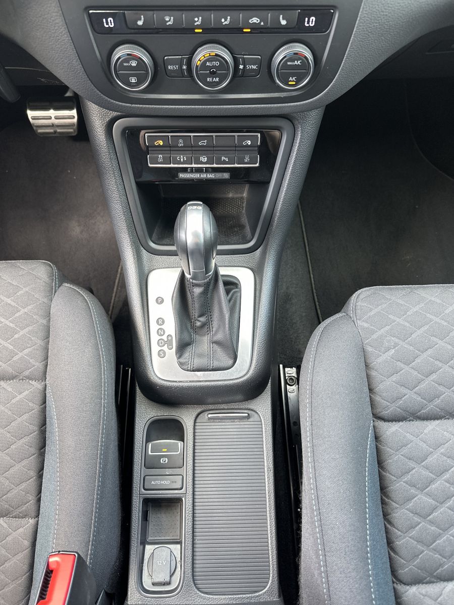 Fahrzeugabbildung Volkswagen Sharan 2.0 TDI DSG IQ.DRIVE NAV+AHK+DCC+KAMERA