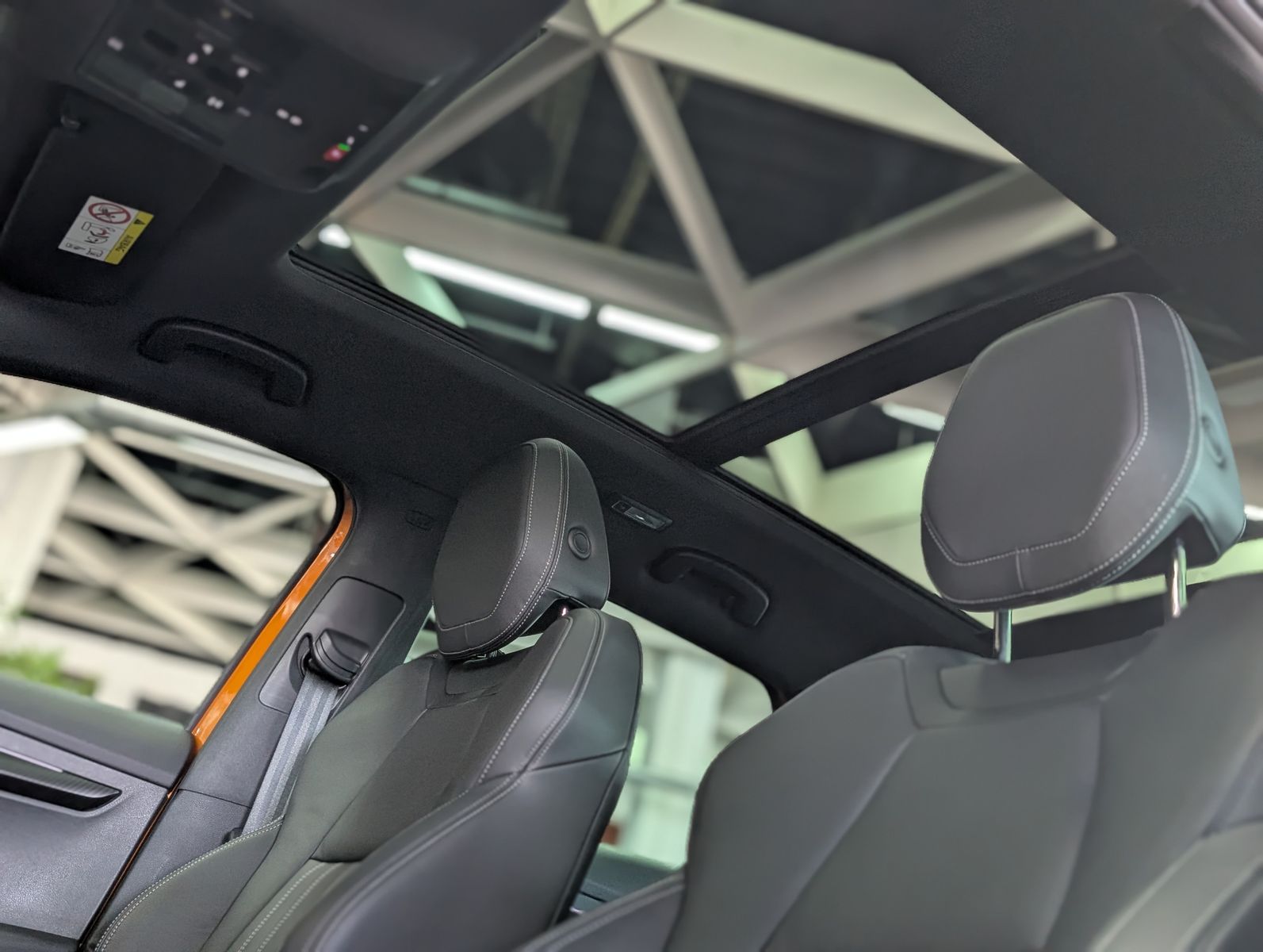 Fahrzeugabbildung SKODA Karoq Sportline 4x4 2.0 TSI PANO AHK StHz VOLL