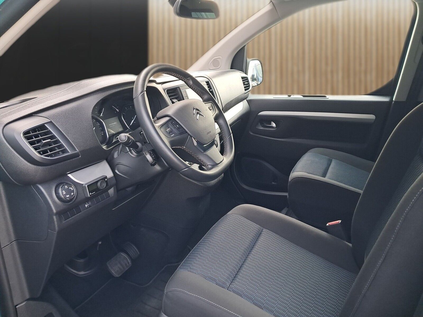 Fahrzeugabbildung Pössl Vanster Citroen 180 PS 8-Fach Bereift