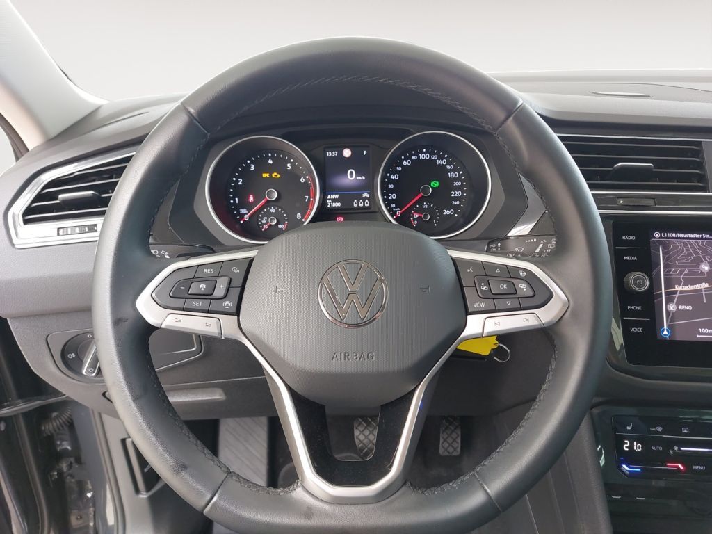 Fahrzeugabbildung Volkswagen Tiguan 1.5 TSI DSG Life AHZV Navi WR