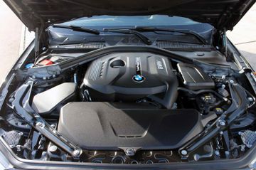 Fahrzeugabbildung BMW 220 iA Sport Line Cabrio Advan. Navi PDC SHZ LED