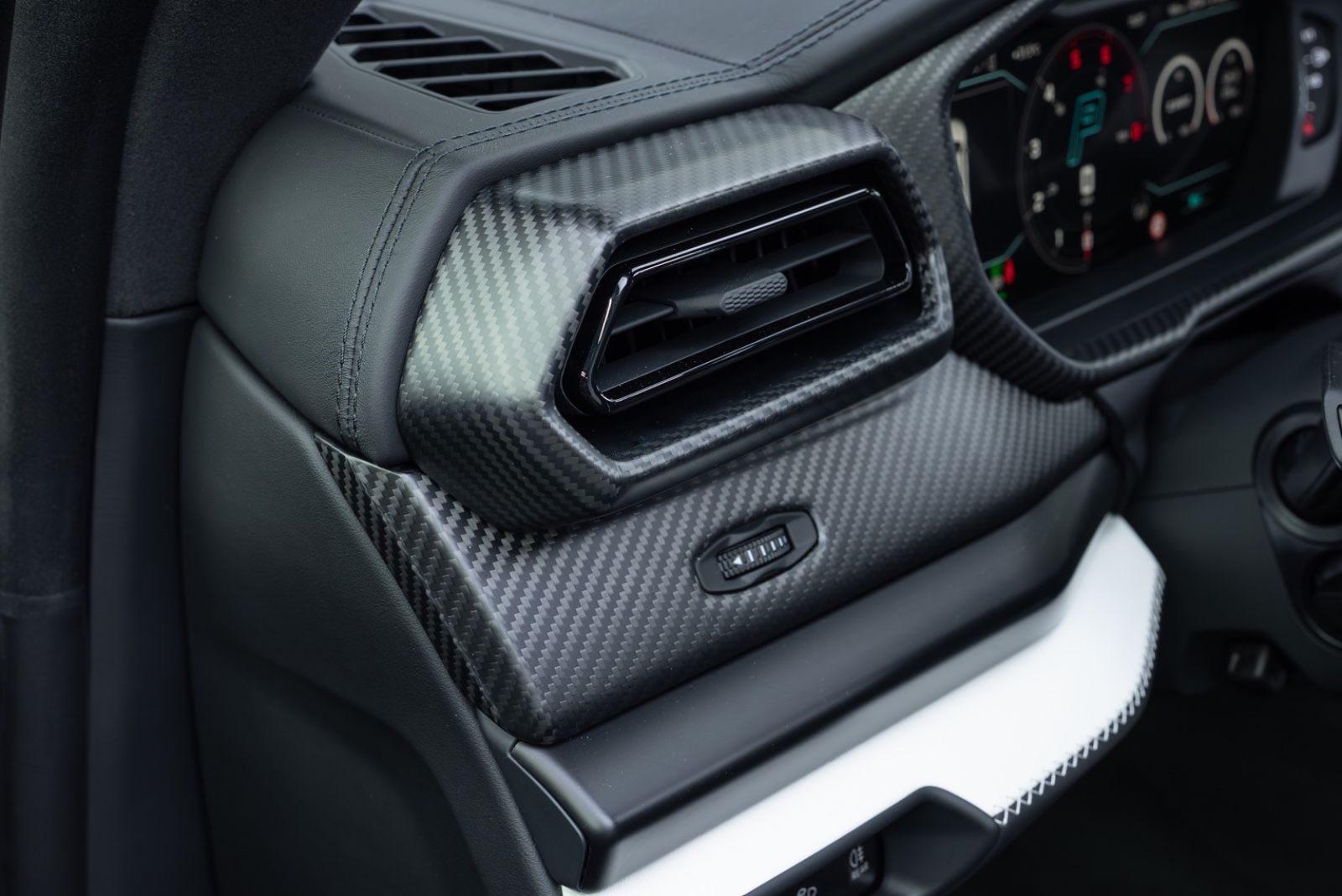 Fahrzeugabbildung Lamborghini Urus SE AKRAPOVIC/CARBON/PANO/B&O/FULL PPF