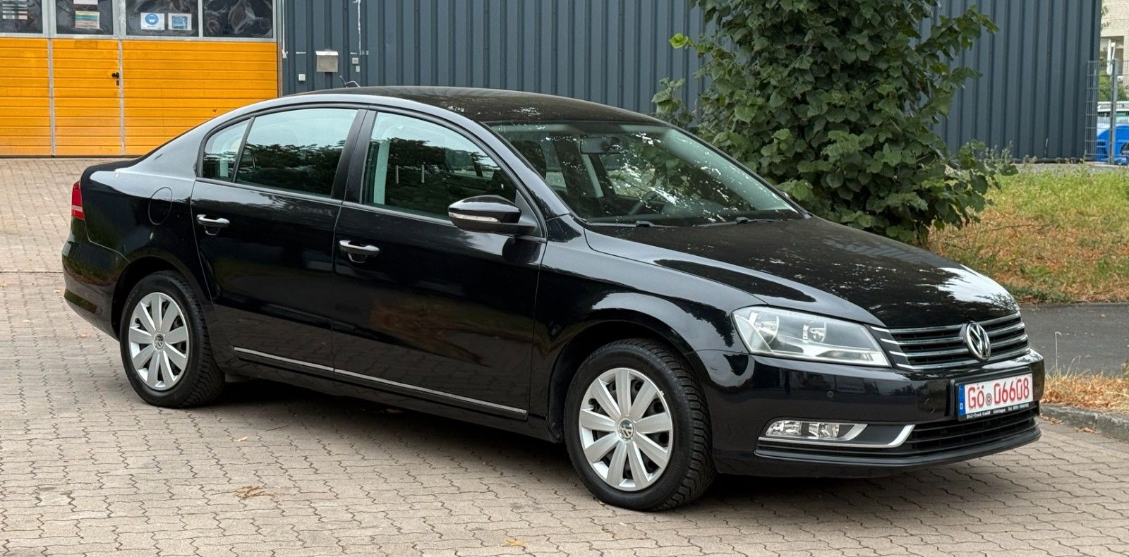 Volkswagen Passat - 1