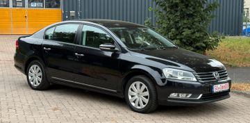 Volkswagen Passat - 1