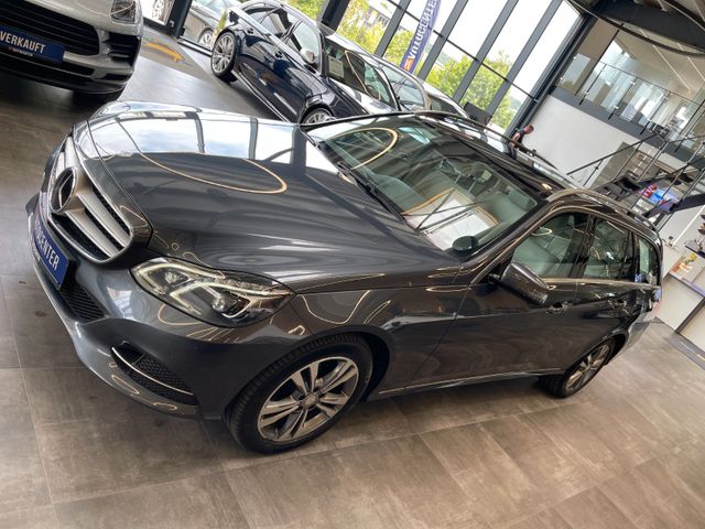 Mercedes-Benz E 350 BlueTec 4Matic Aut*ACC*AHK*NAVI*LEDER*PANO