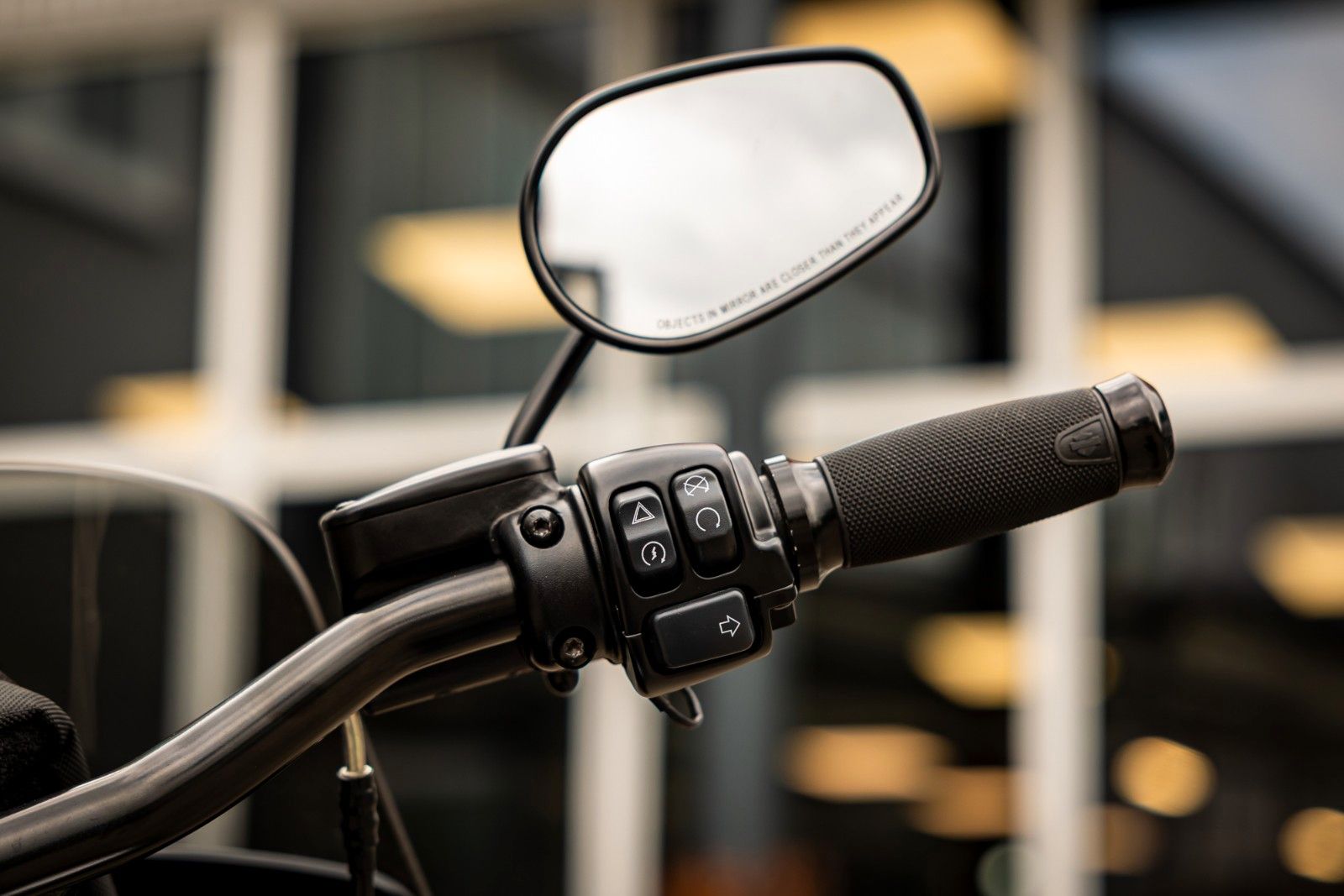 Fahrzeugabbildung Harley-Davidson FXLR LOW RIDER - JEKILL & HYDE -