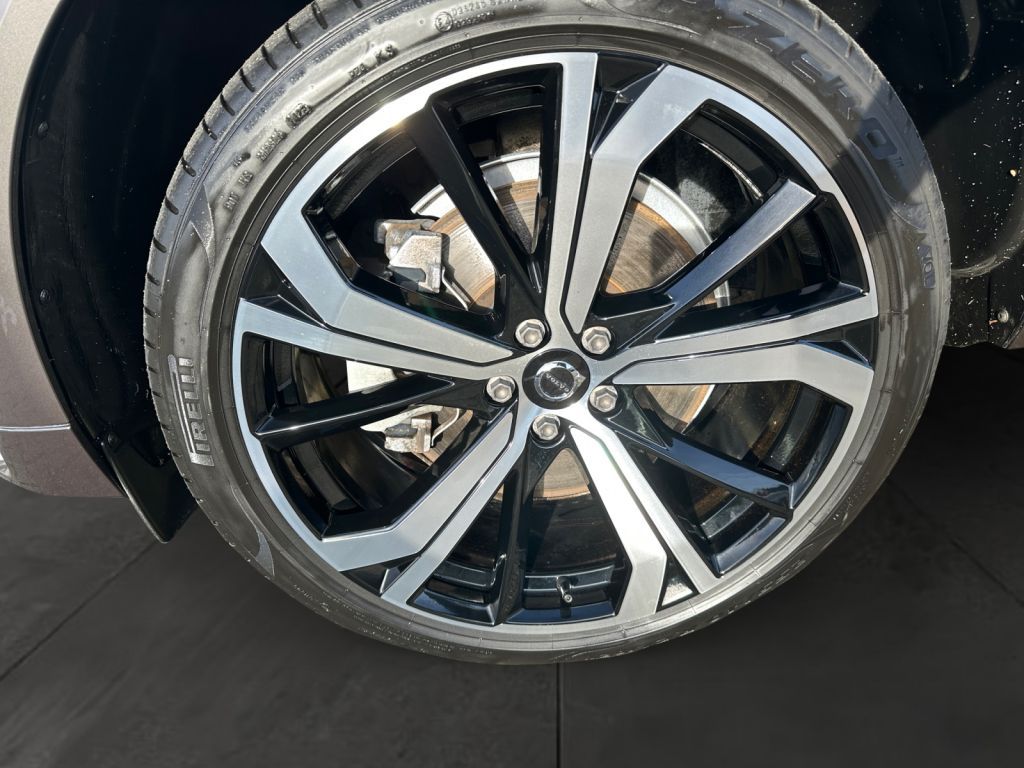 VOLVO XC60 T8 AWD Recharge Plus Dark 360° AHK semi ele VOLVO XC60 T8 AWD Recharge Plus Dark 360° AHK semi ele