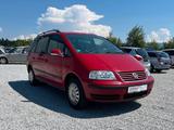Volkswagen Sharan Trendline, 7 Sitze, Klimaauto. - rote Volkswagen Sharan