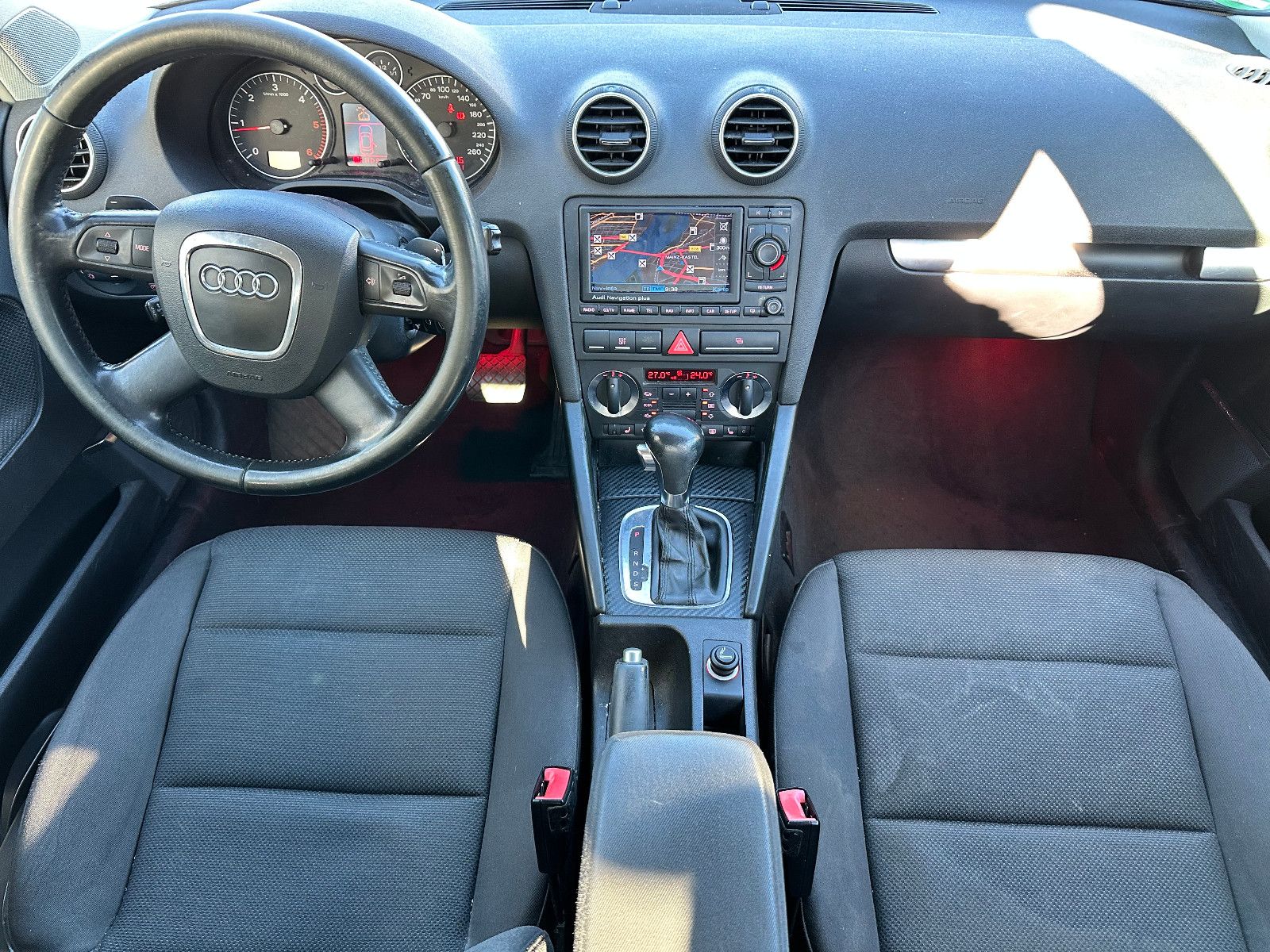 Fahrzeugabbildung Audi A3 SPORTBACK 2.0 TDI S LINE AMBIENTE*AHK+AUTOM*