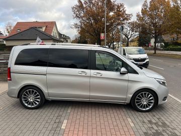 Mercedes V 220 - 4