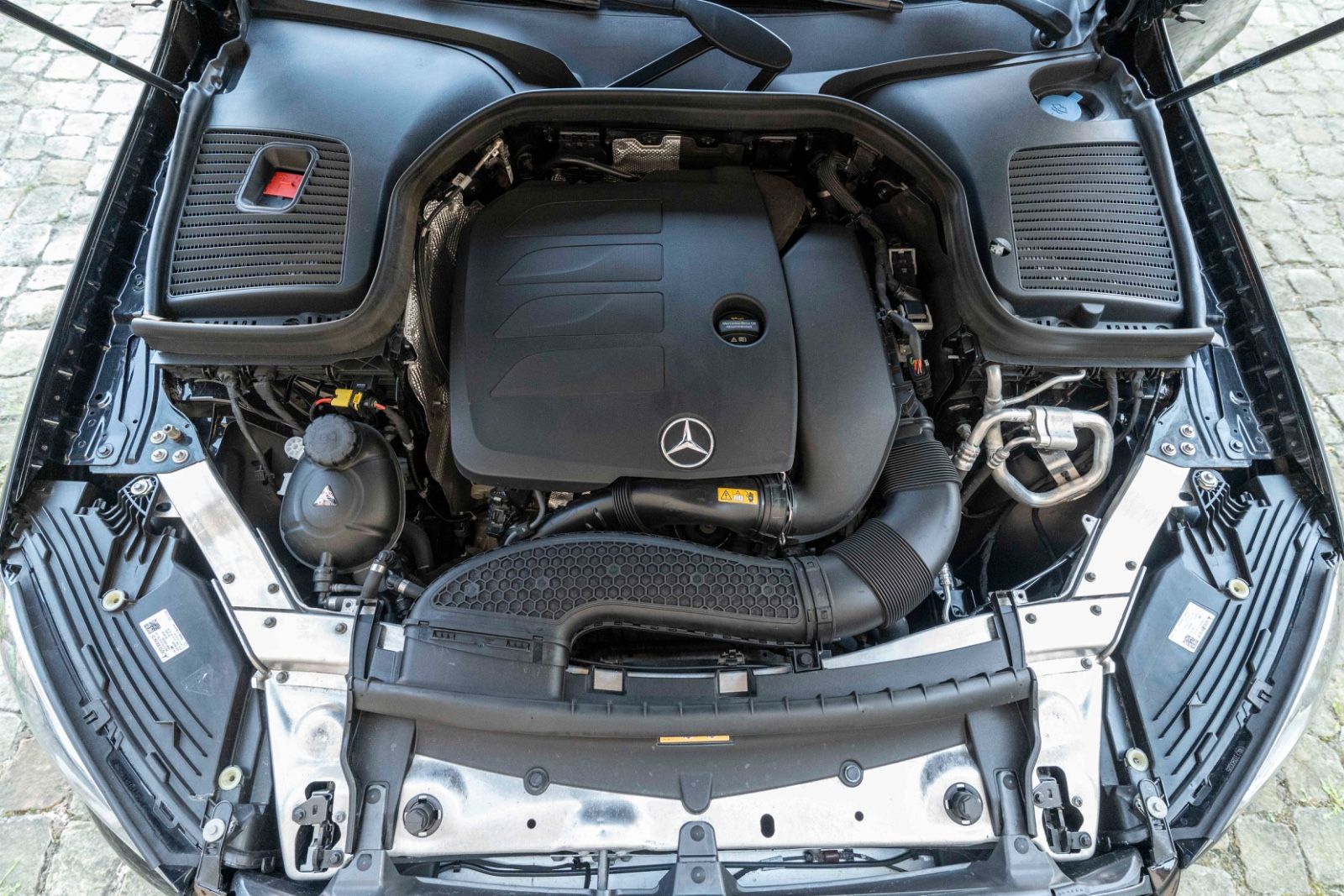 Fahrzeugabbildung Mercedes-Benz GLC 300 4MATIC LED 360° PANO TOTW NAV OFFROAD