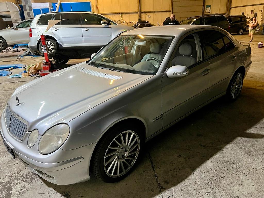 Mercedes-Benz E 220