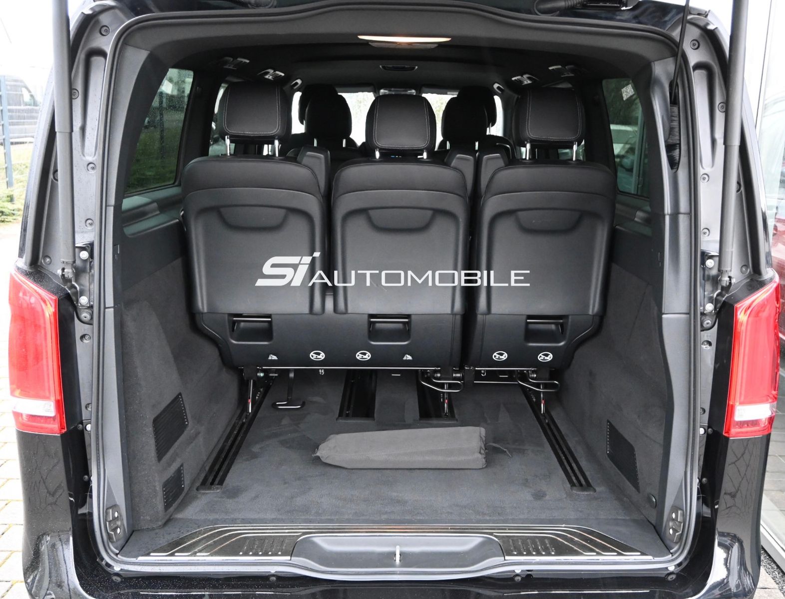 Fahrzeugabbildung Mercedes-Benz V 250 d 4Mat. AMG extralang °AIRMATIC°AHK°STHZ°