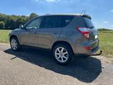 Toyota RAV 4 2,2-l-D-4D 4x4 Executive Automatik Exe... - Toyota RAV 4 aus 2011: Allradantrieb