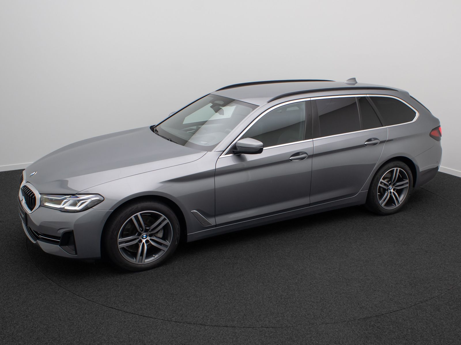 Fahrzeugabbildung BMW 520d xD Kamera HUD DAB AHK Alarm ACC Laser Sport
