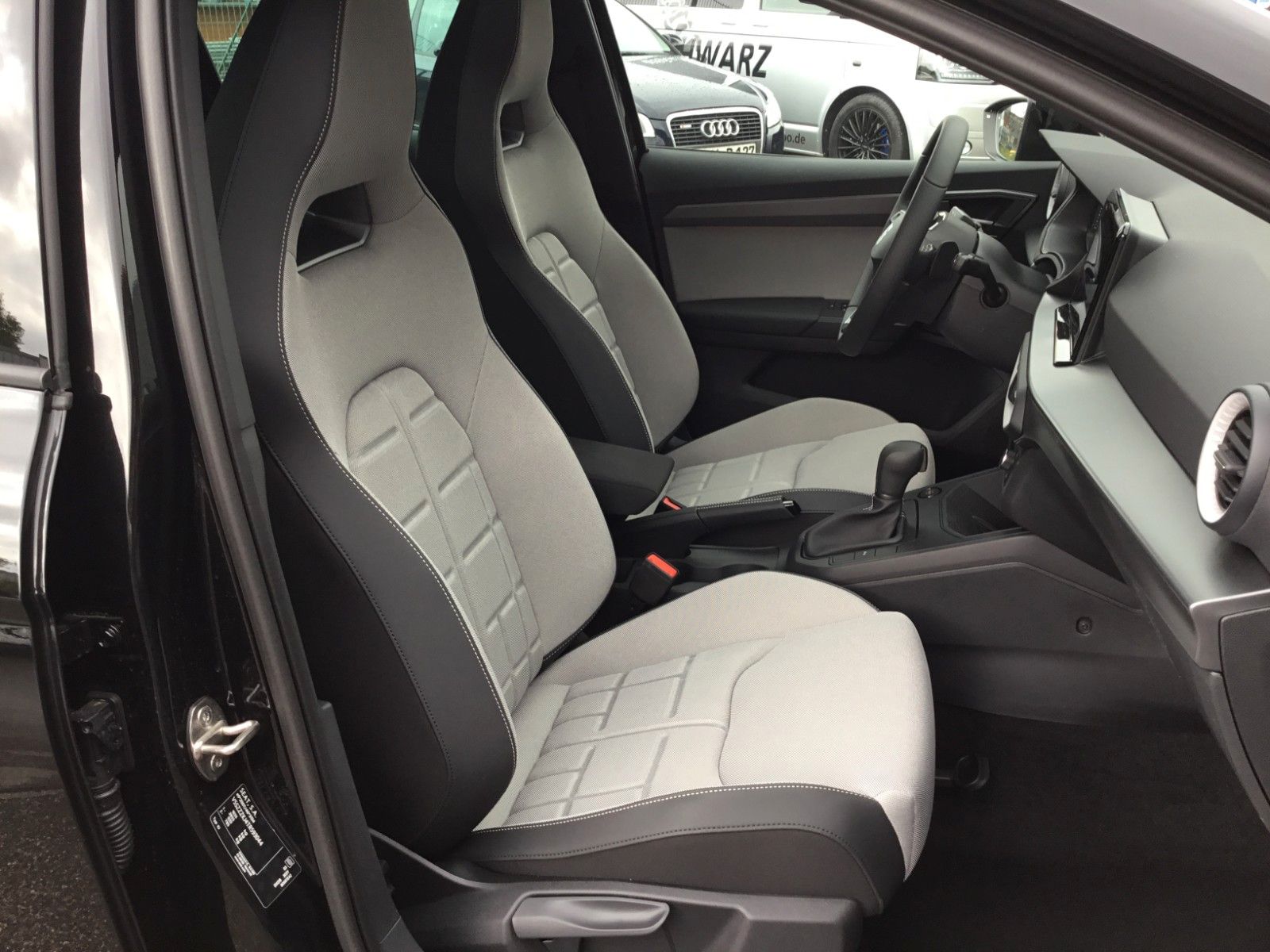 Fahrzeugabbildung SEAT Ibiza 1.5 TSI FR Black Edition DSG+Pano+18"+ACC