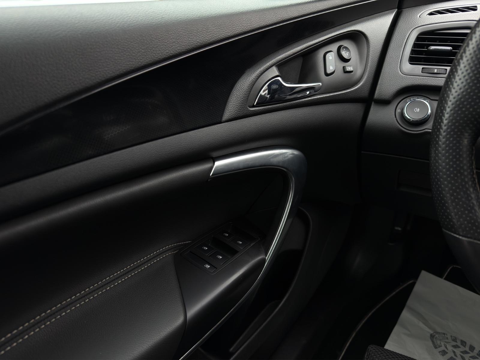 Opel Insignia OPC 4x4 | RECARO LEDER 1HAND NAVI