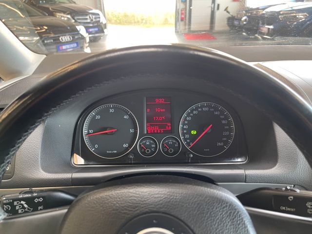 Volkswagen Touran Highline Aut.*1.Hand*TÜV NEU*7 Sitze*AHK*
