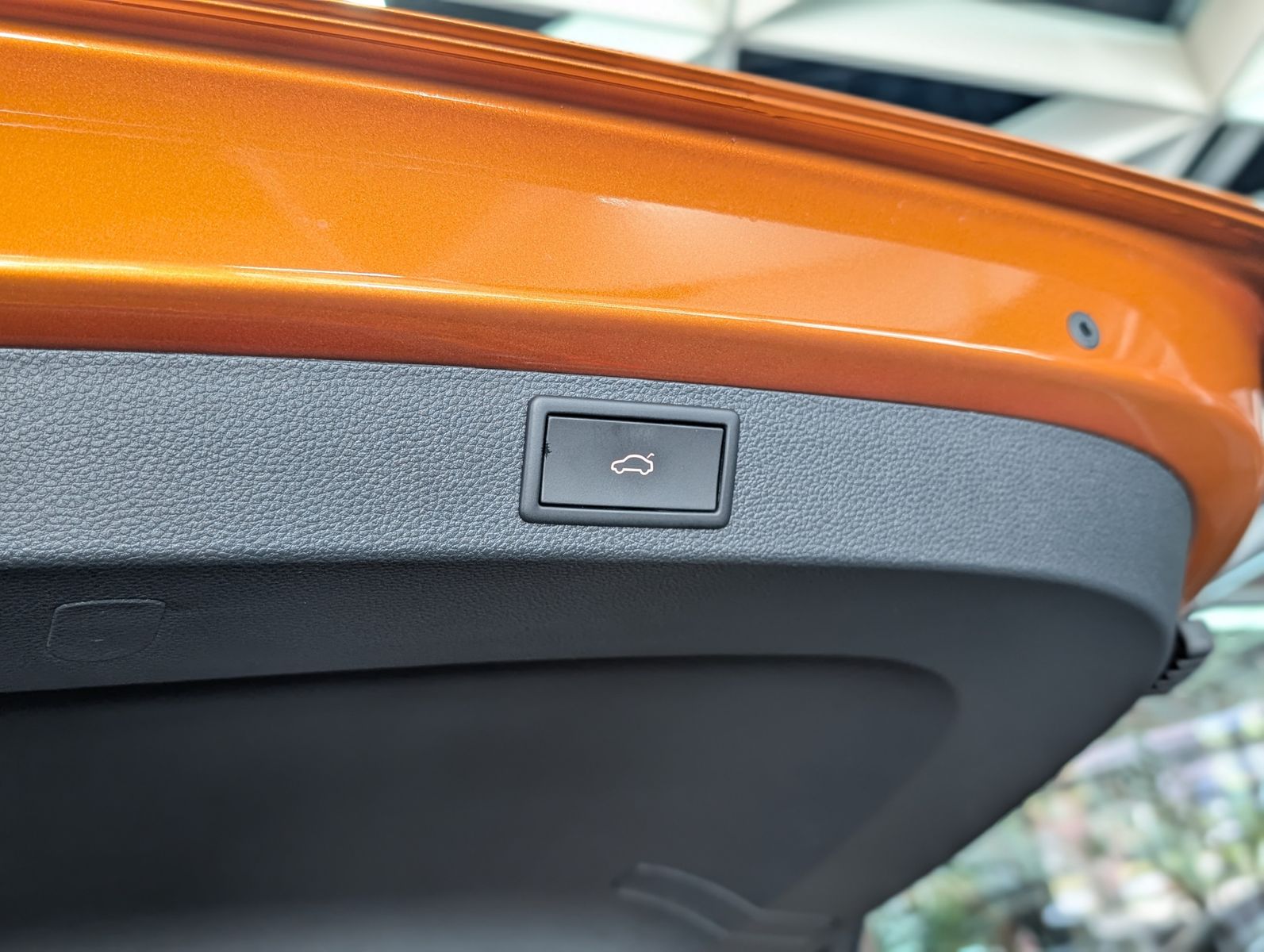 Fahrzeugabbildung SKODA Karoq Sportline 4x4 2.0 TSI PANO AHK StHz VOLL