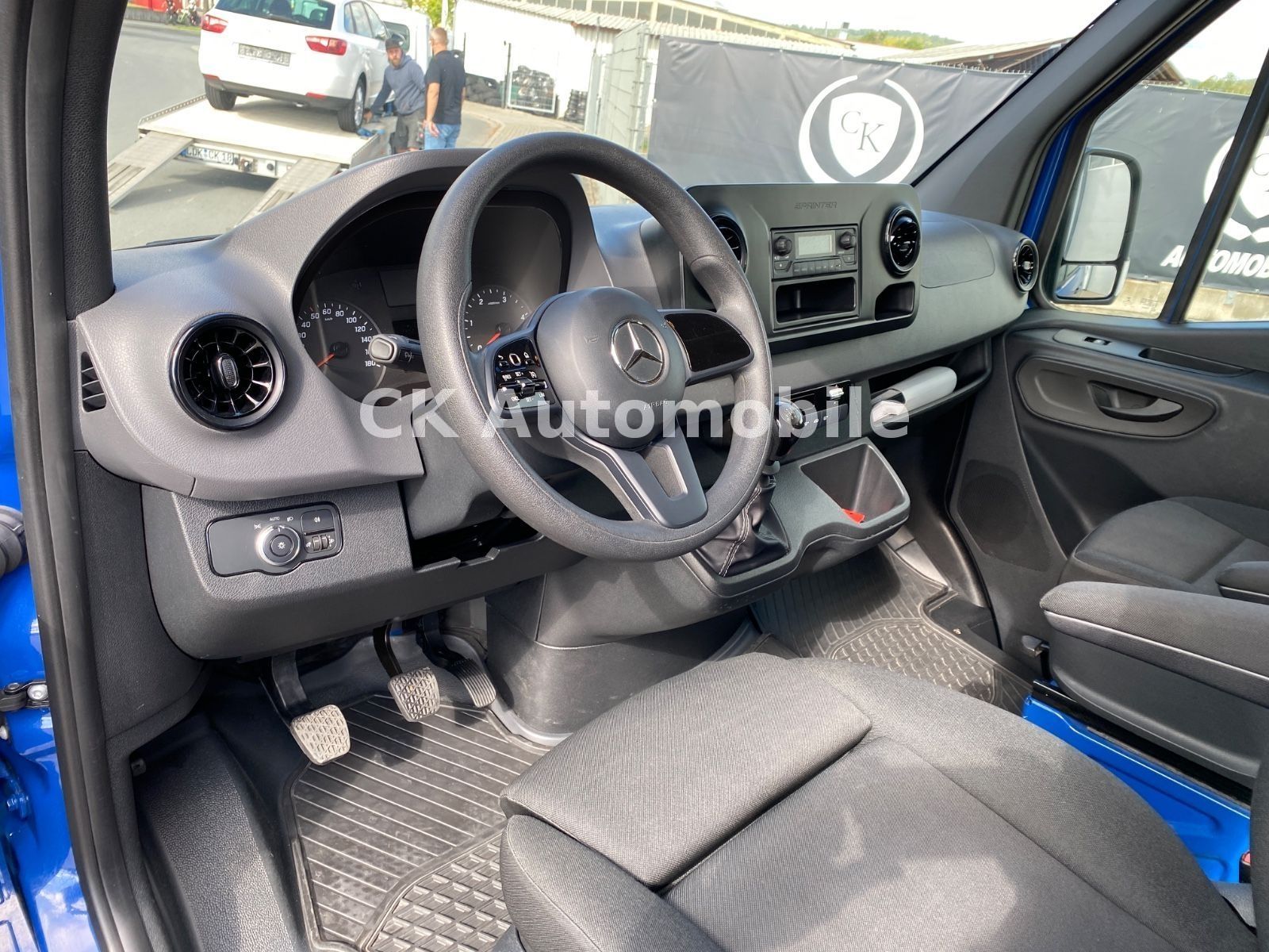 Fahrzeugabbildung Mercedes-Benz Sprinter III Tourer 214 RWD L2 /9 Sitze/Klima