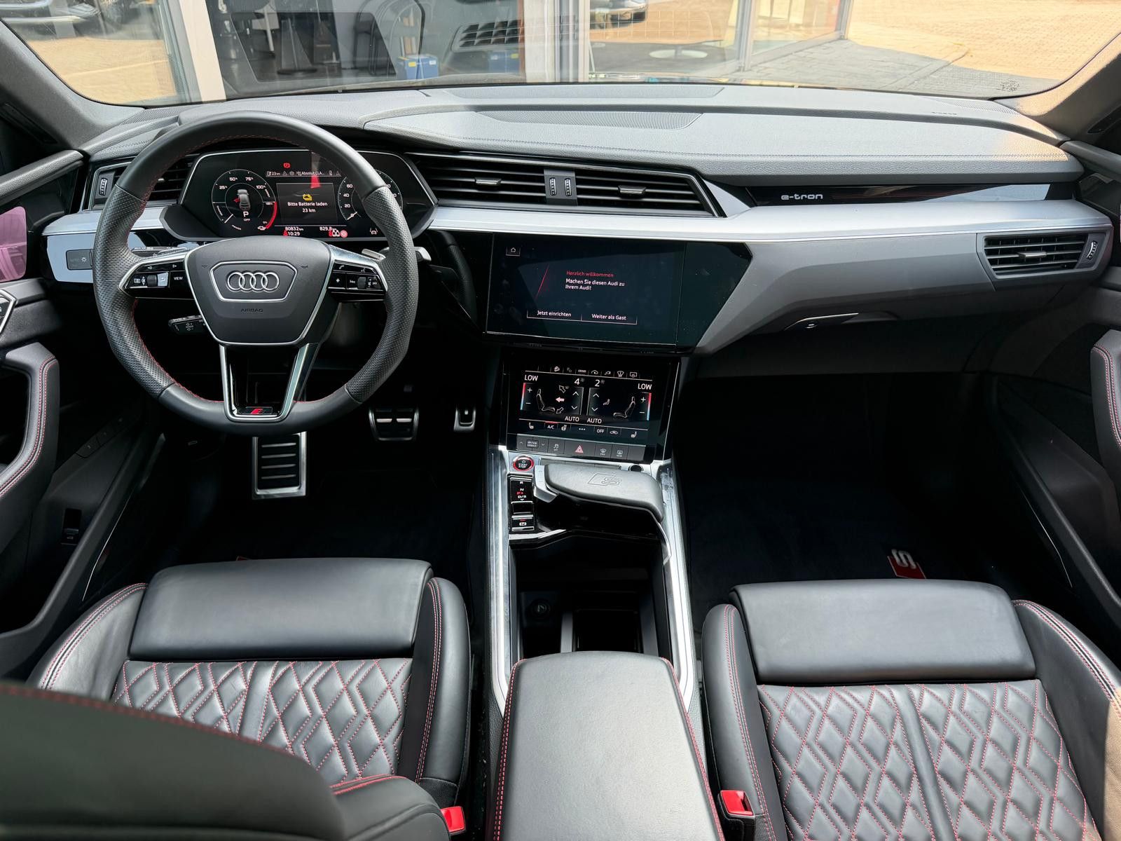 Fahrzeugabbildung Audi SQ8 e-tron QATT SPORTBACK BLACK EDIT NAPPA+PANO+